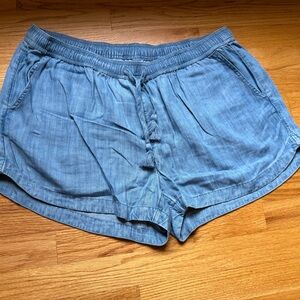 Vineyard Vines Women’s Chambray Shorts – Size XL – Like New